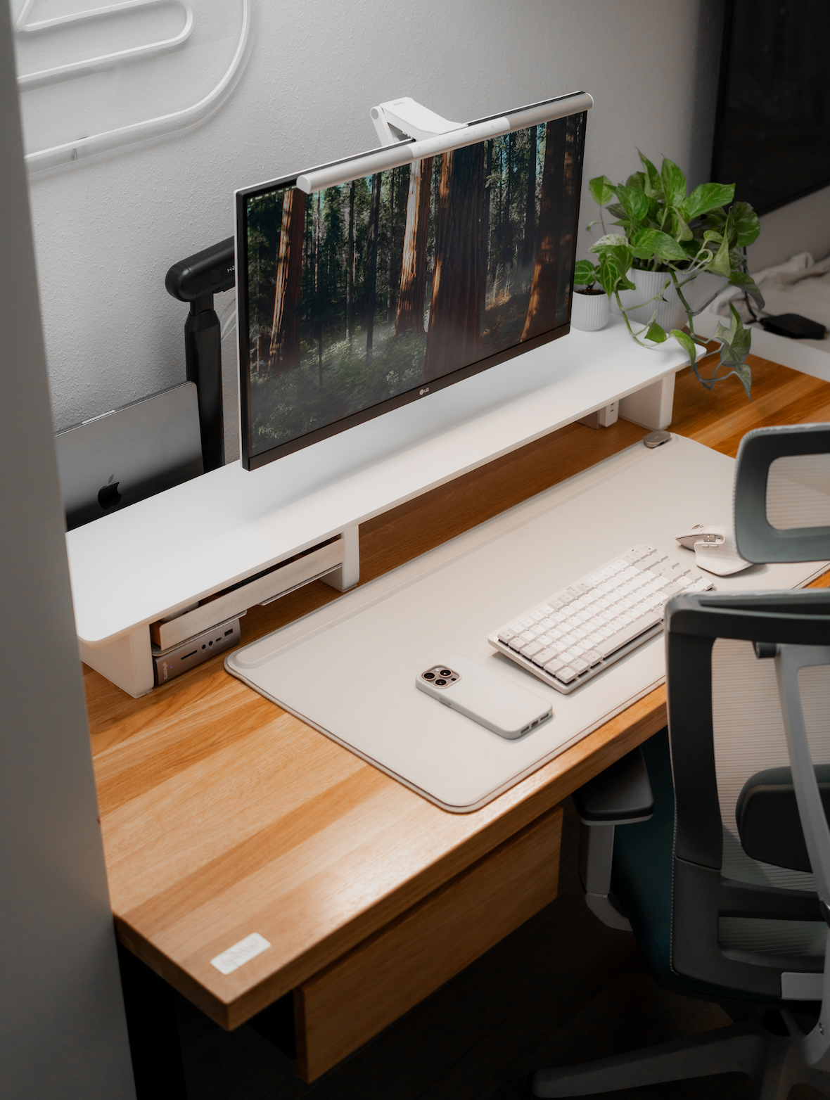 Enhance Your Productivity with OAKO's Handcrafted Height-Adjustable Desks