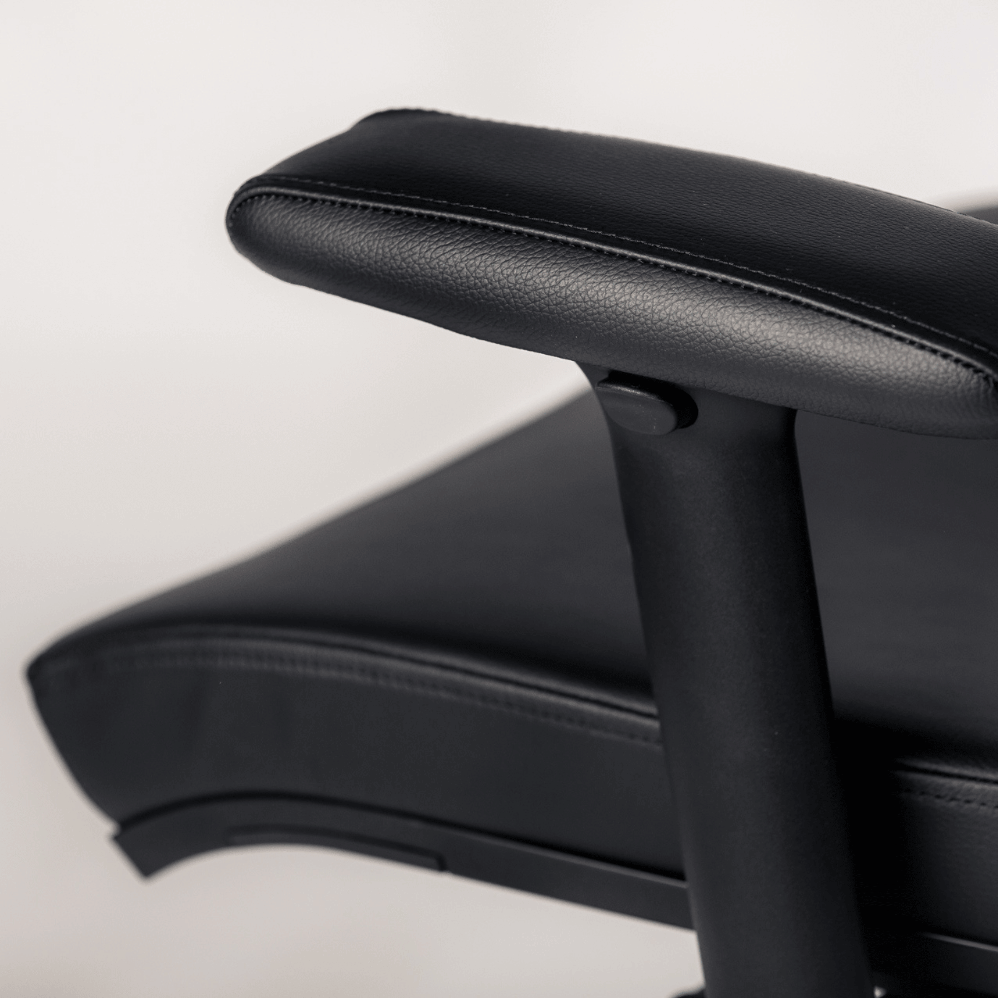 Luxury Office Chair | Leather Office Chair | OAKO Denmark