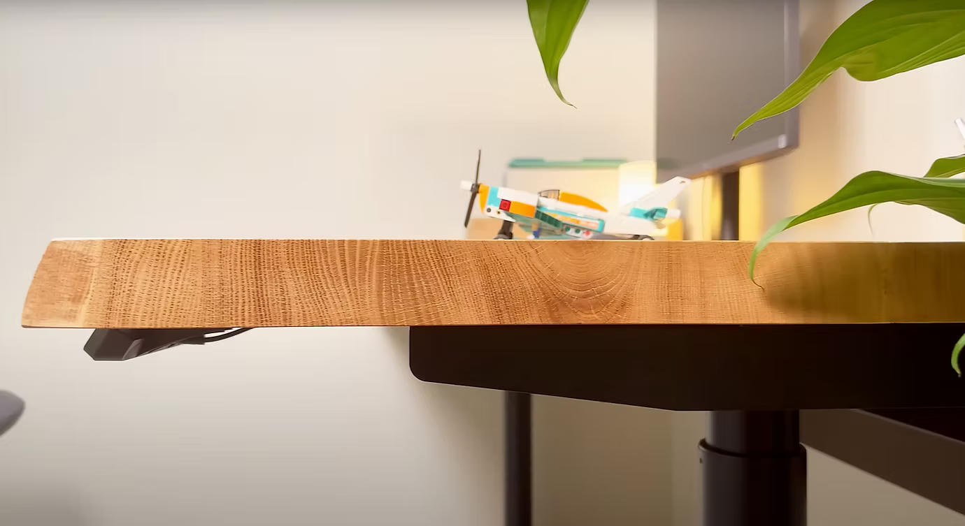 "Naturligt" skrivebord i levende eg