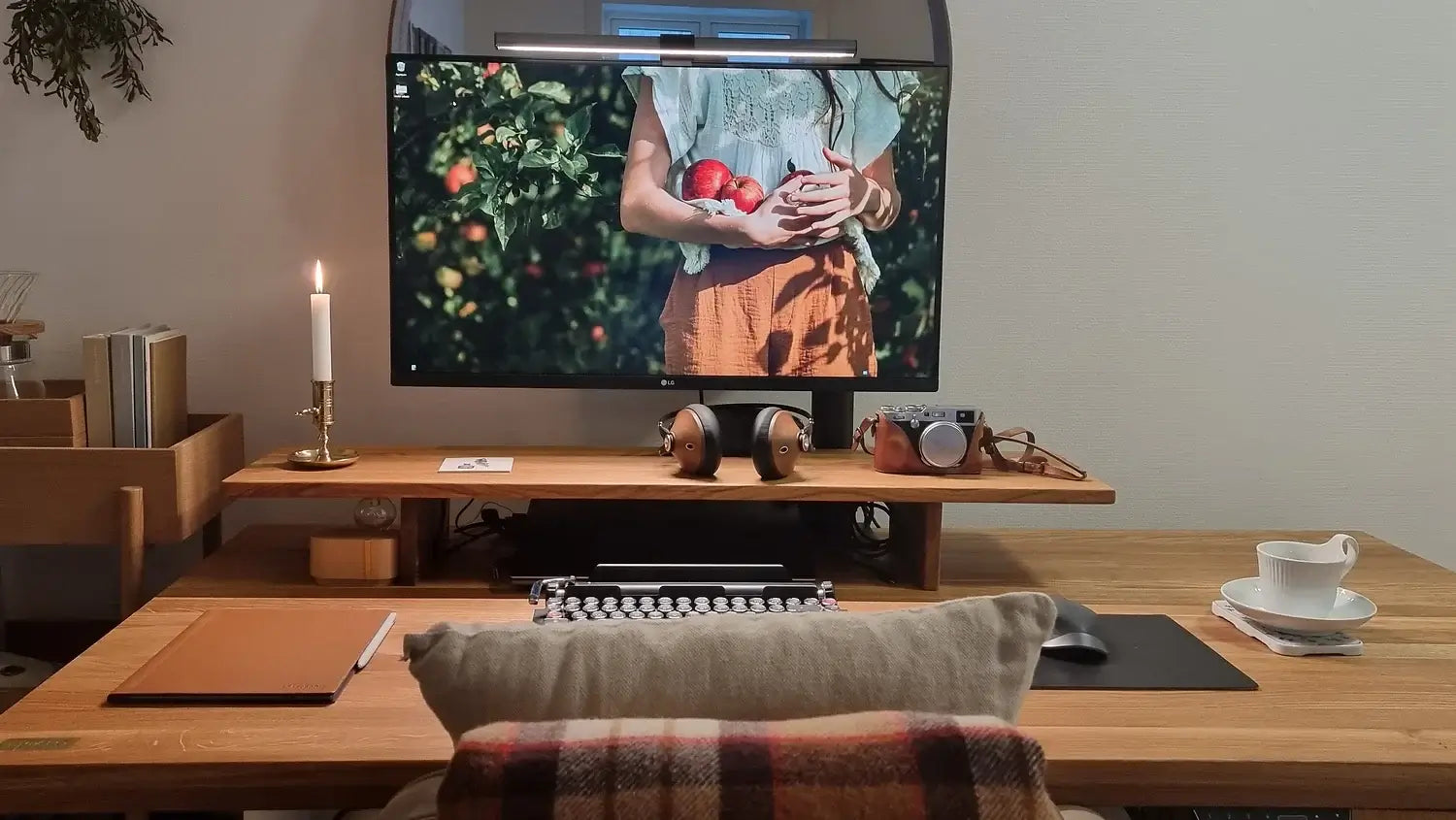 Golden-Crust – Elektrisk hæve-/sænkebord i massiv egetræ