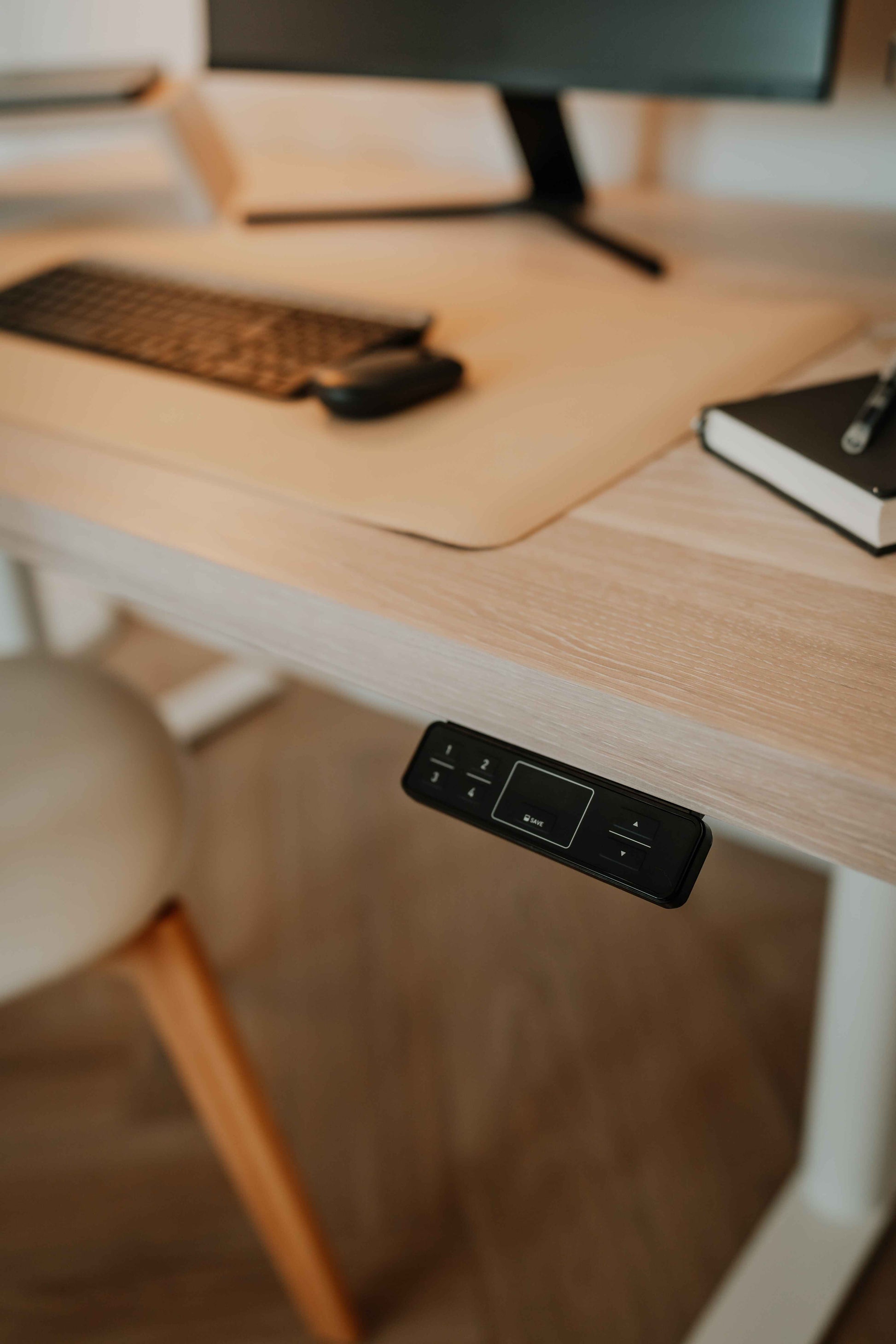 Solid Oak Standing Desk White Close-up of the height-adjustable control panel on the Solid Oak Wood Standing Desk in White Mist by OakoDenmark, highlighting ergonomic functionality and premium craftsmanship.