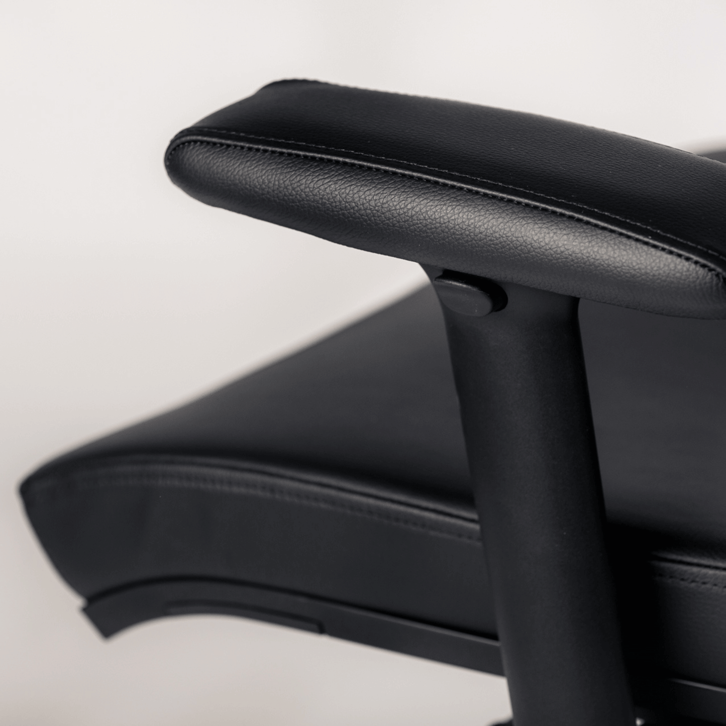 Ergonomic Office Chair | Leather Office Chair | OAKO Denmark