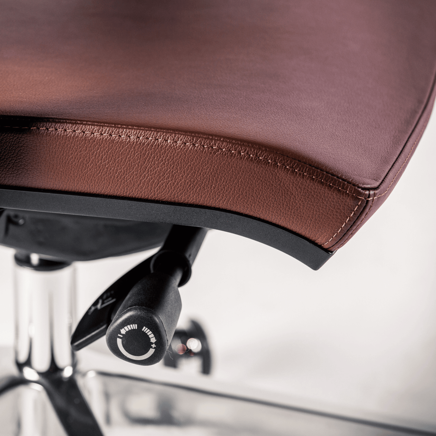 Ergonomic Office Chair | Leather Office Chair | OAKO Denmark