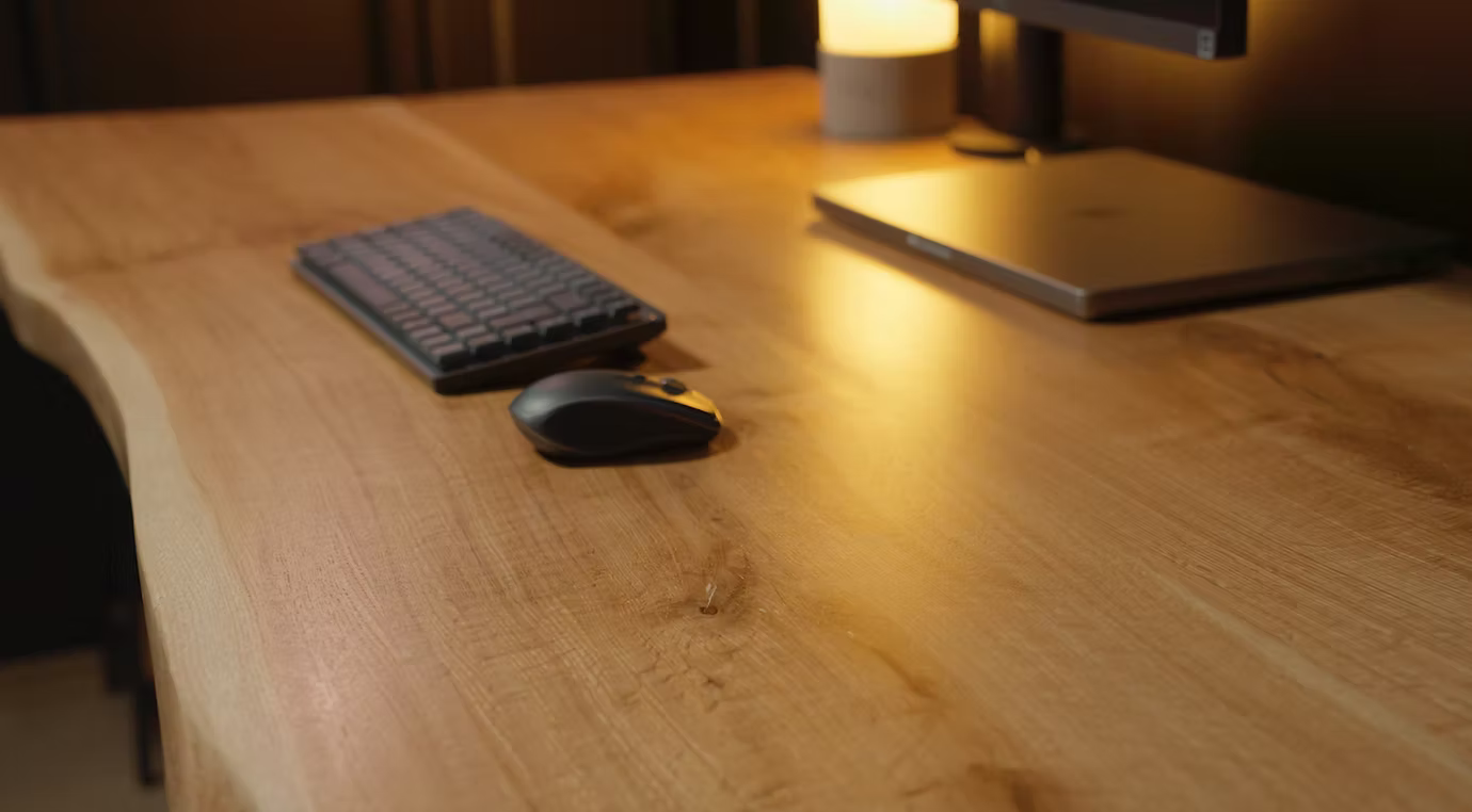 "Natürlicher" Schreibtisch aus lebendiger Eiche